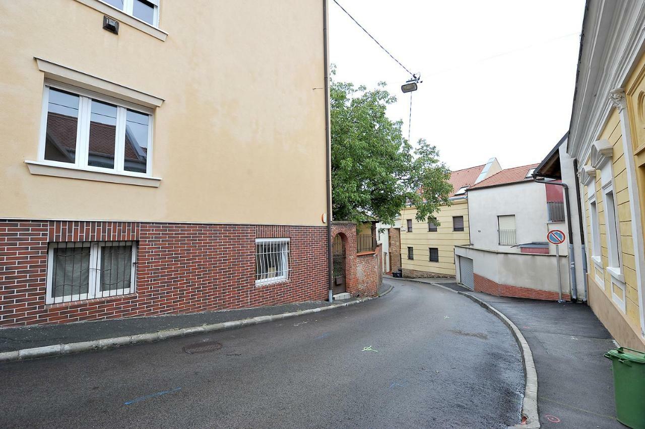 Pure Apartman Печ Экстерьер фото